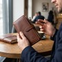 Цікавий вертикальний гаманець із натуральної шкіри GRANDE PELLE 11660 Коричневий