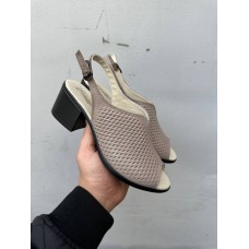 Женские кожаные летние босоножки VlaMar 535 бежевые